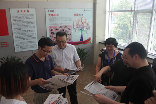 臺州市組織部副部長項鳳日來萬邦德制藥集團視察黨建工作
